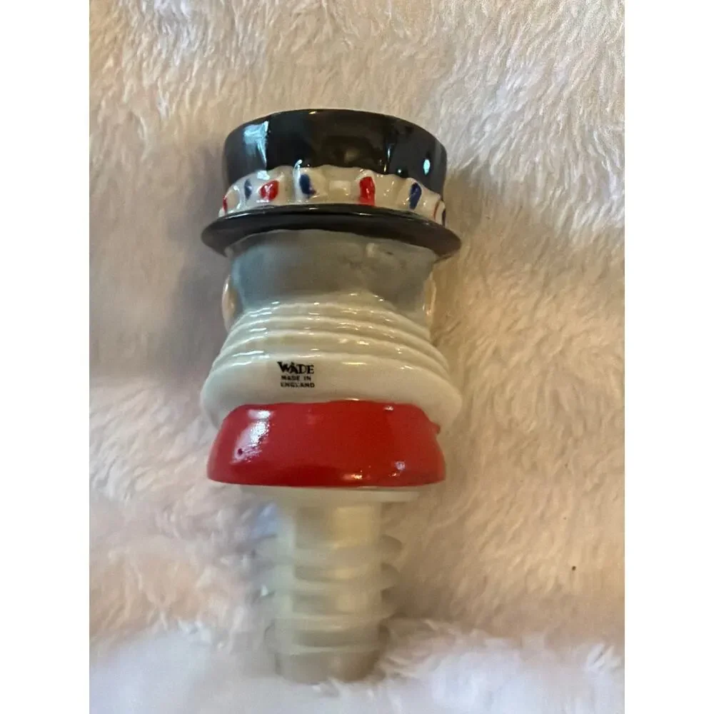 Vintage Beefeater Gin Ceramic Bottle Stopper Pourer Yeoman Barware Liquor Top